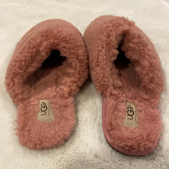 UGG slippers Size 10 - Picture 3 of 8